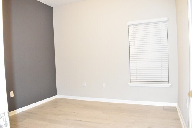 Building Photo - 572 Windermere Way