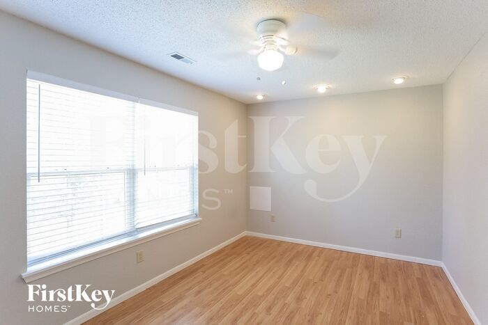 Building Photo - 18009 Sanibel Cir