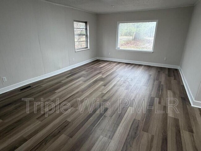 Building Photo - 8010 Westwood Ave