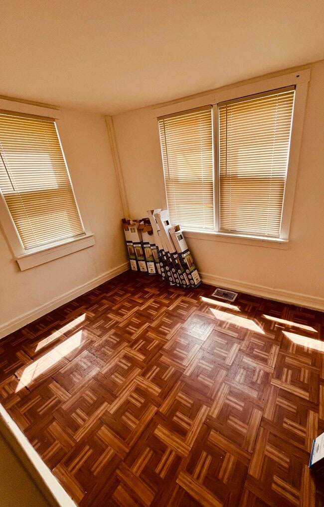 Building Photo - 8236 S Sangamon St