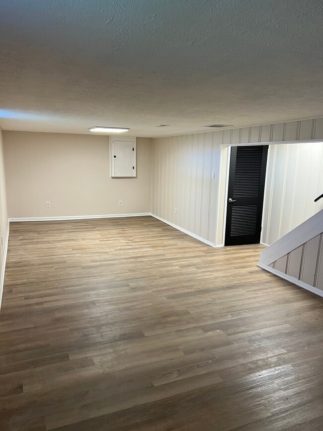 Building Photo - 1122 Sharon Ave