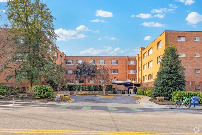 Building Photo - 3900 Tunlaw Rd NW