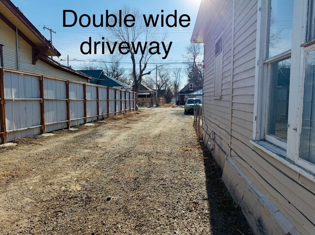 Building Photo - Broadwater Houses