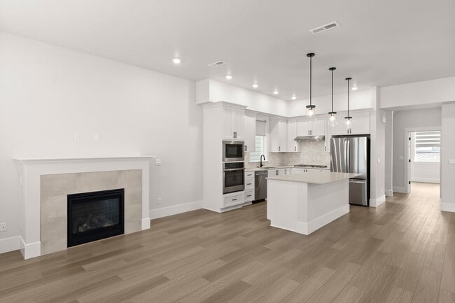 Building Photo - 13737 SW 165th Ave