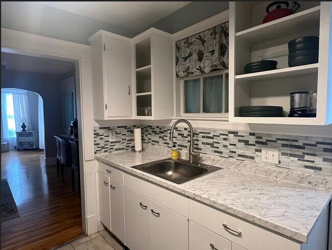 Kitchen - 162 Broadway