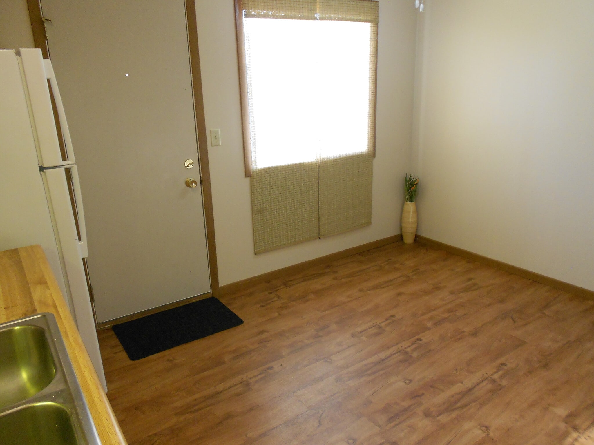 Building Photo - 420 6th Ave