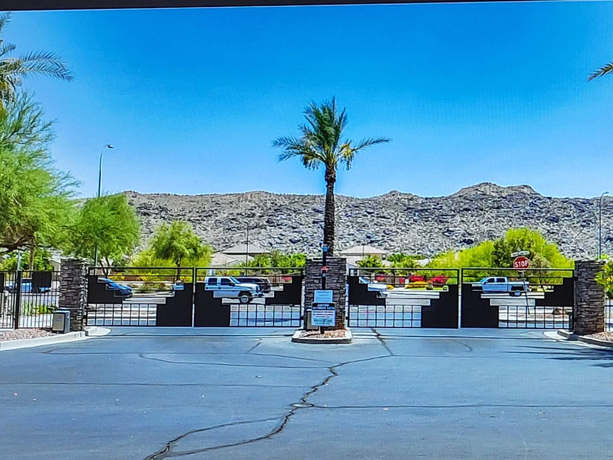 Building Photo - 2813 E Dunbar Dr