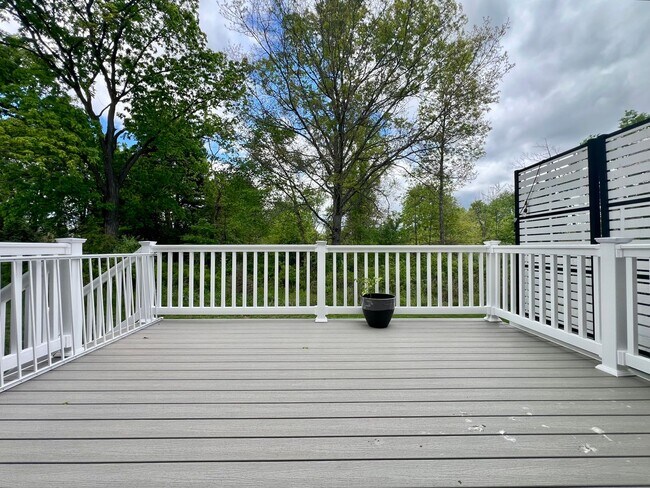 Building Photo - Stunning 4-Bed Townhome in Quakertown! Available NOW!