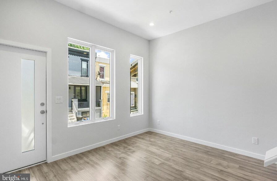 Building Photo - 1510 N Myrtlewood St