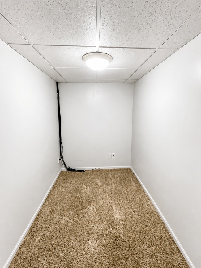Building Photo - 223 500 S
