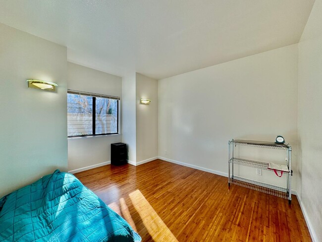 Building Photo - 59 Appian Way