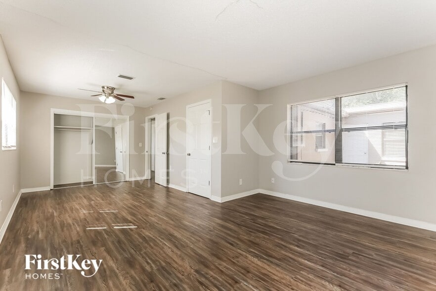 Building Photo - 3408 E Knollwood St