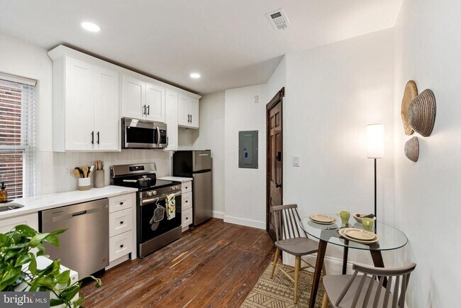 Building Photo - 4441 Spruce St