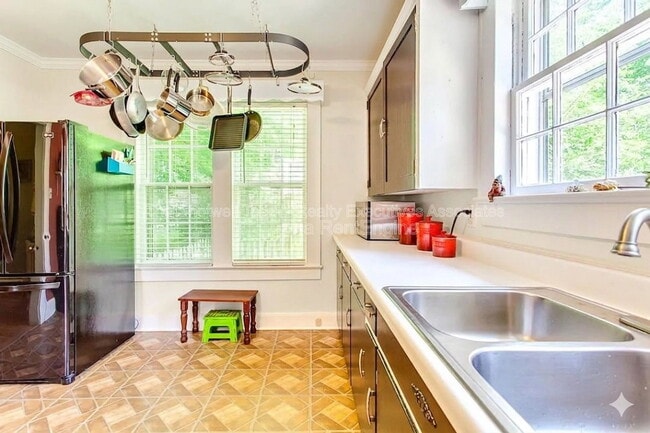 Building Photo - 438 McNabb Ave