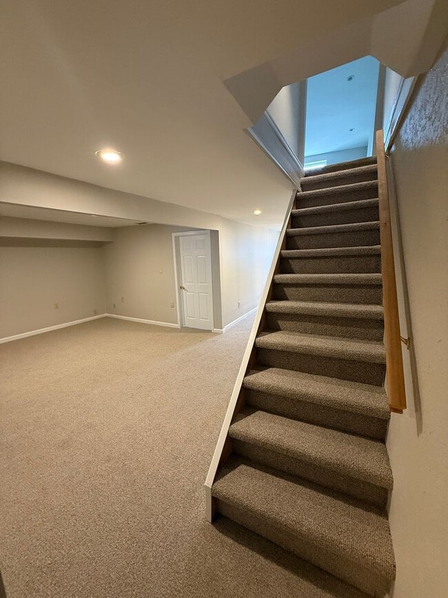 Building Photo - 2/3 Bedroom, 1 Bath Two Story Mill Street Apartment