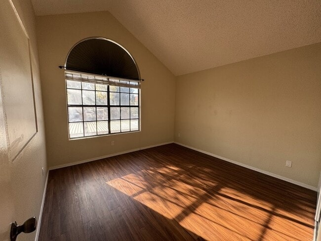 Building Photo - 2br Chandler condo in Daybreak