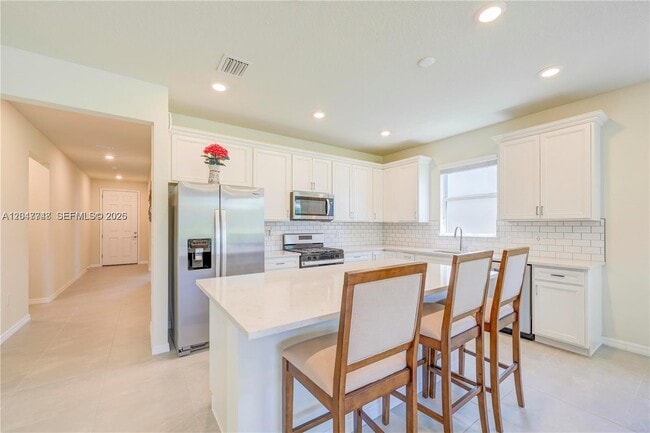 Building Photo - 12300 SW Myrtle Oak Dr