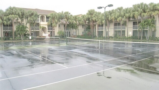 Building Photo - 19211 Glenmoor Dr