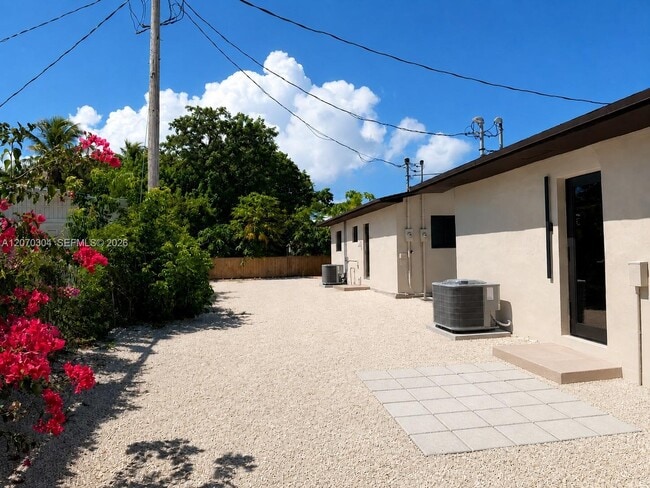 Building Photo - 226 Hispanola Rd