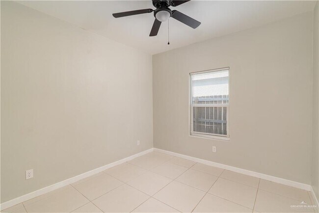 Building Photo - 405 W Rutherford Ave
