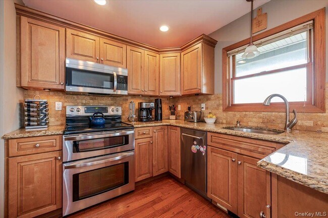 Building Photo - 5 Stonecutter Rd