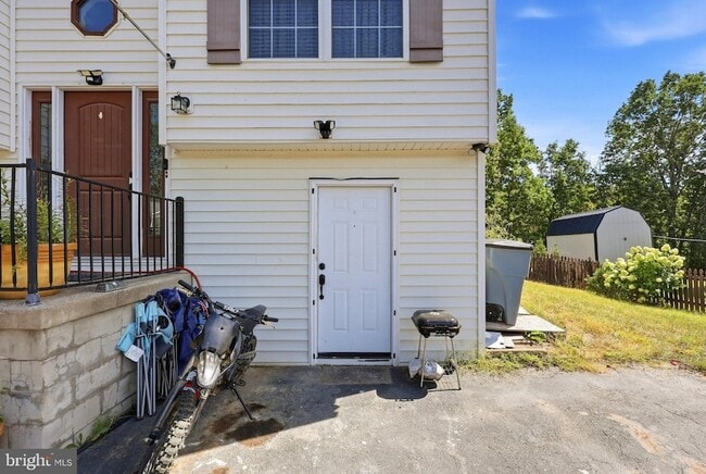 Building Photo - 94 Longwood Dr