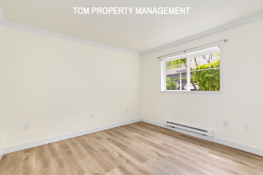 Building Photo - 18501 SE Newport Way