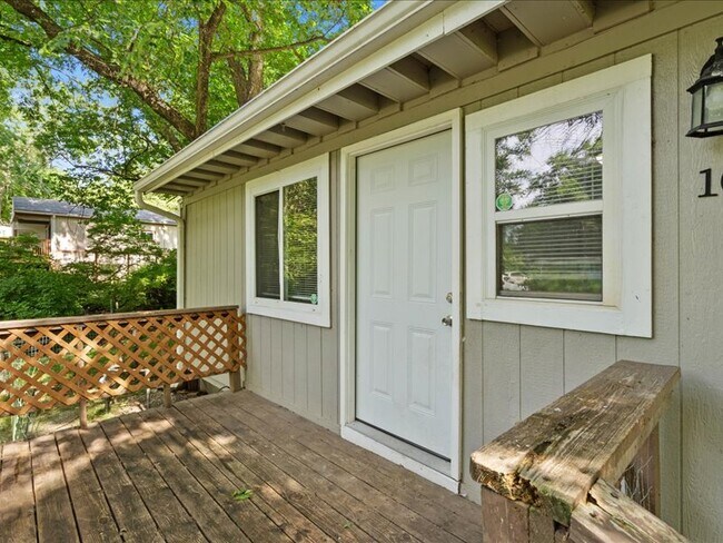 Building Photo - 10 W 98th St