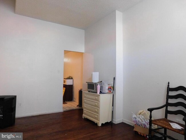 Building Photo - 1806 W Diamond St