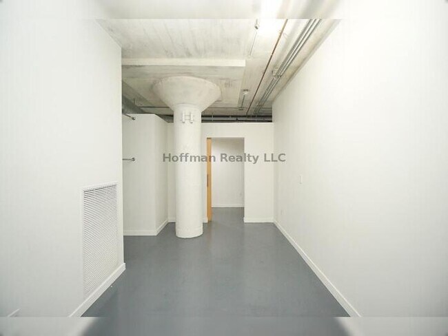 Building Photo - Chanel Side Condo