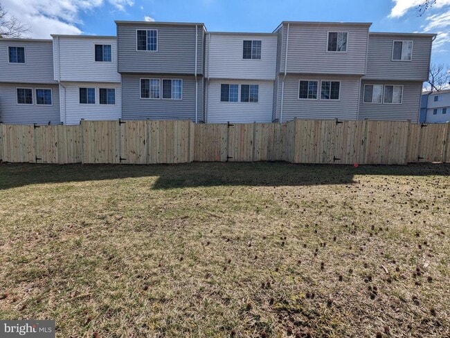 Building Photo - 1680 Thenia Pl