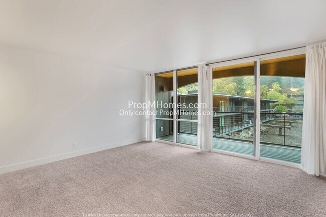Building Photo - One Bedroom Condo on the Water in Lake Osw...
