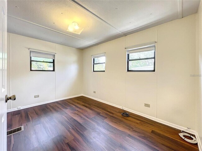Building Photo - 831 Wolf Trail