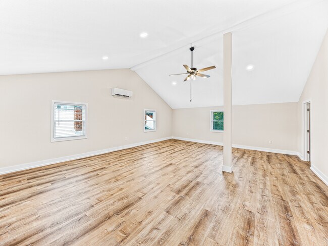 Building Photo - 42 Forsythe St