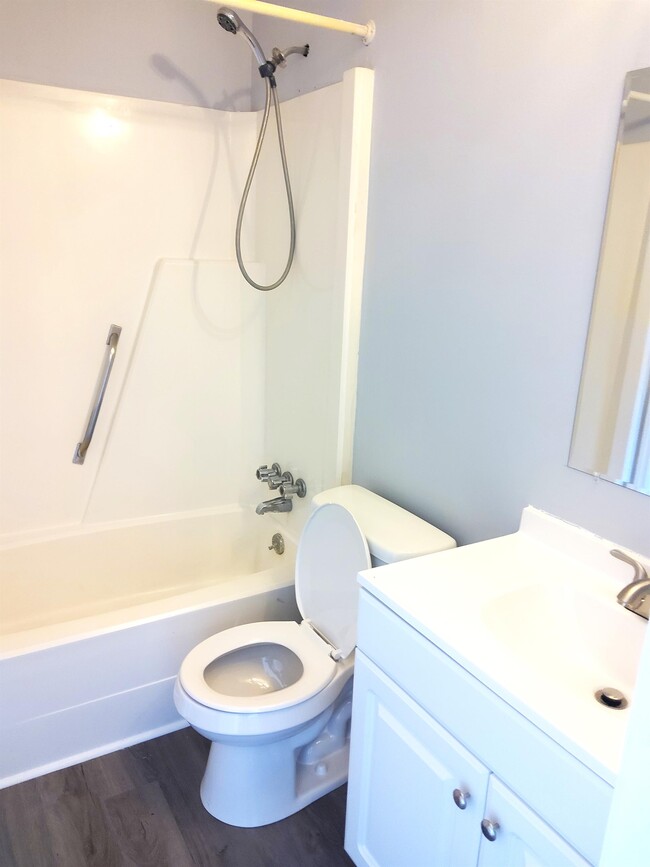 Building Photo - 5205b Marseilles Dr