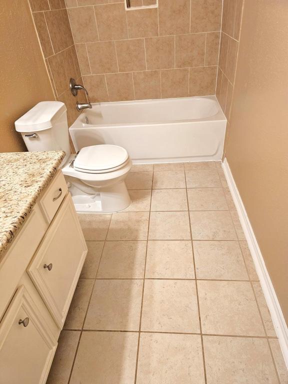 Building Photo - 2327 Shadbury Ct