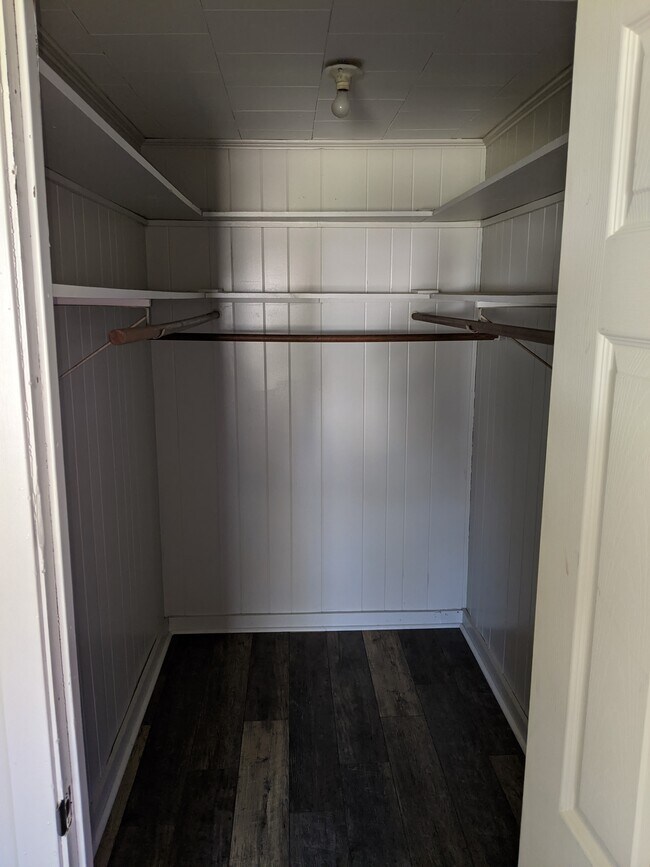 Building Photo - 109 N Suire St