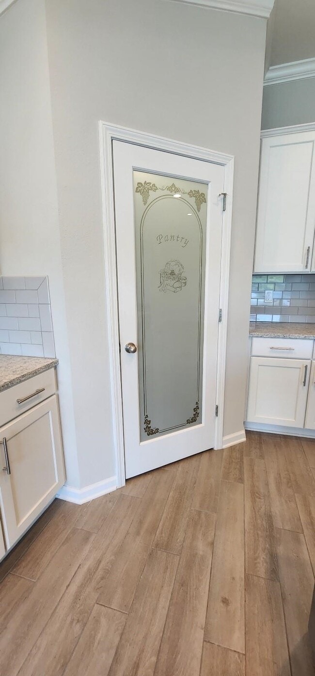 Building Photo - 226 Lost Lake Dr