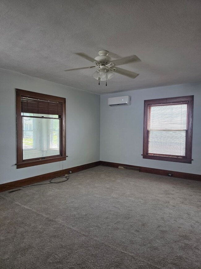 Building Photo - Cozy home in BG