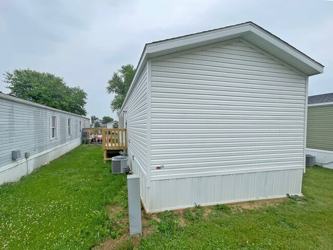 Building Photo - 781 W Walcott Rd