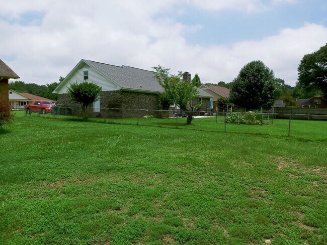 Building Photo - 350 Katydid St