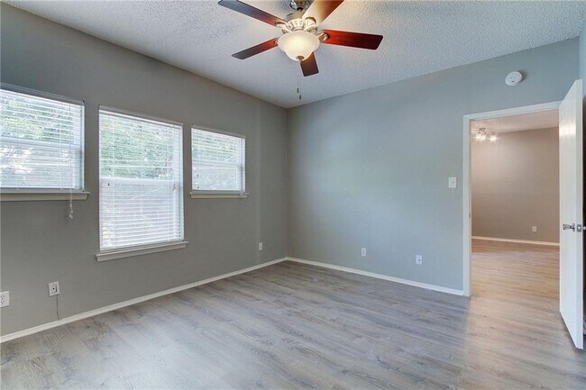 Building Photo - 808 W 29th St