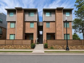 Building Photo - 1320 May St