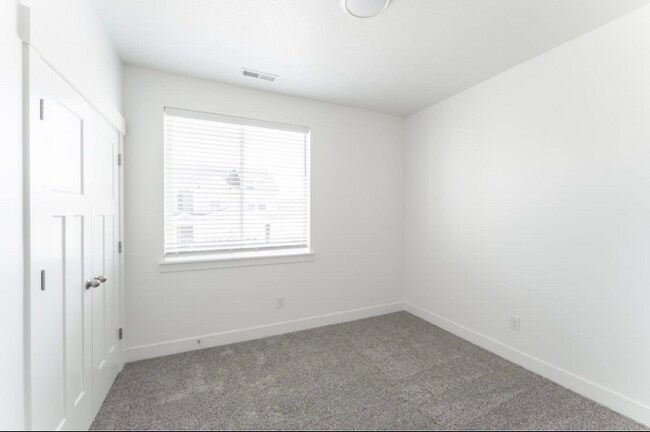 Building Photo - 1423 N 3830 W