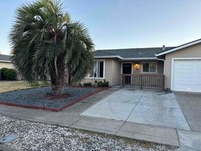 Building Photo - 3225 Lake Arrowhead Ave