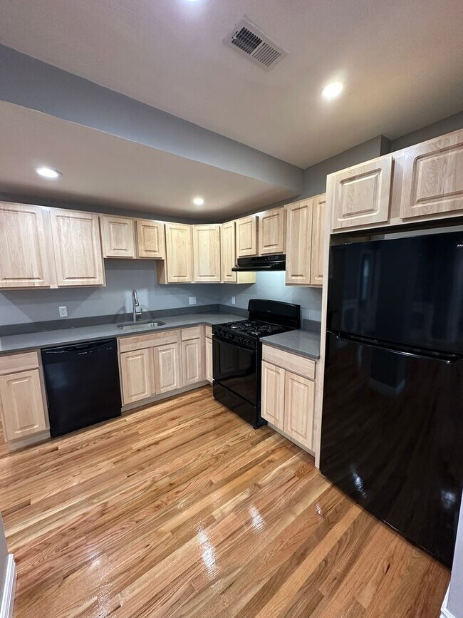 Building Photo - 95top