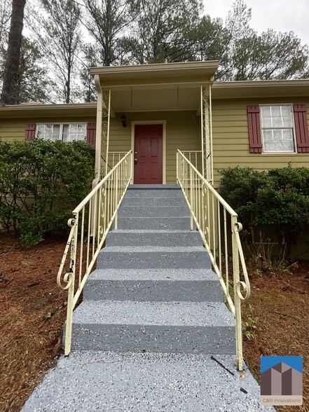 Building Photo - 2595 Woodland Dr NW