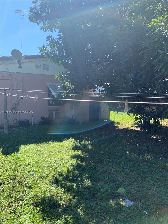 Building Photo - 1335 NE 182nd St