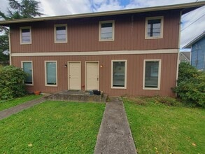 Building Photo - 2319 Wilson Ave