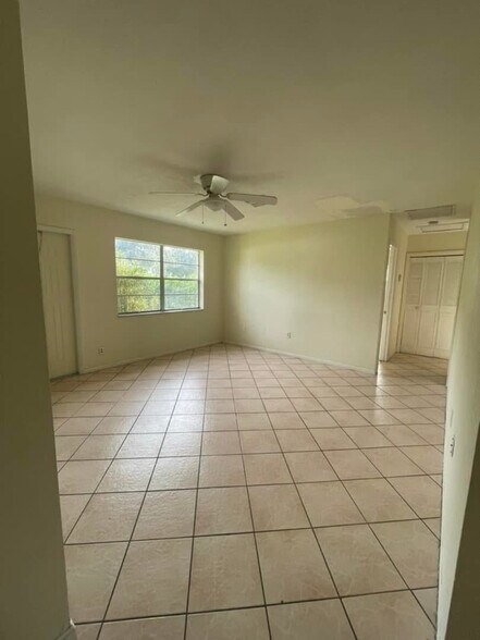 Building Photo - 1536 Barbarie Ln